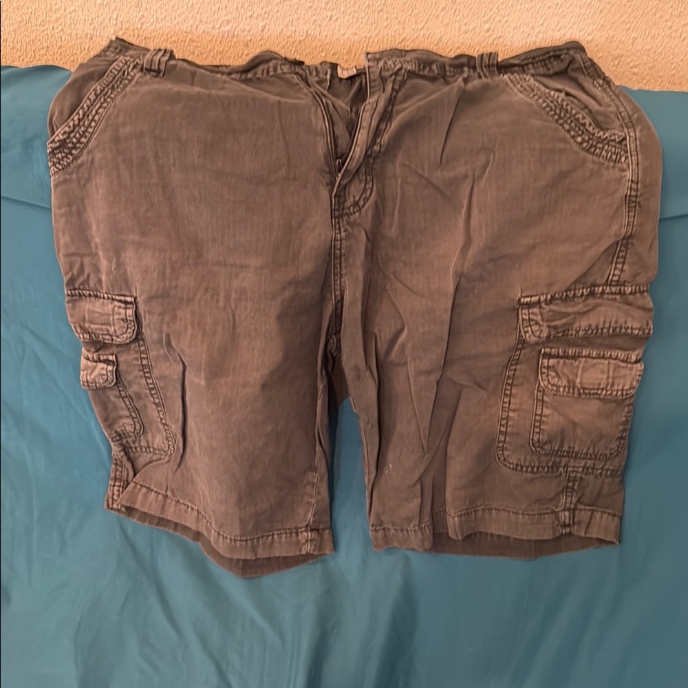 Blue Cargo Shorts with Large Pockets and Knee-Length Design